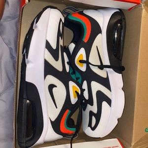 Brand new Nike air max 200 (GS) size 6Y. In the Original box. Box is ripped
